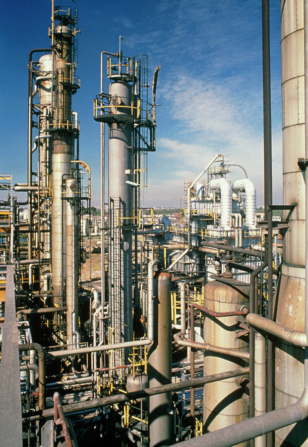 view-of-an-oil-refinery-steve-percivalscience-photo-library